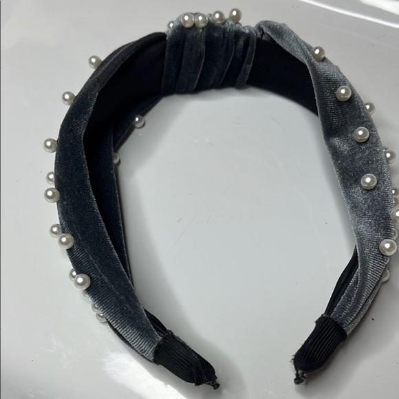 Gray Crystal Embellished Velvet Hair Accessory - Picture 3 of 6